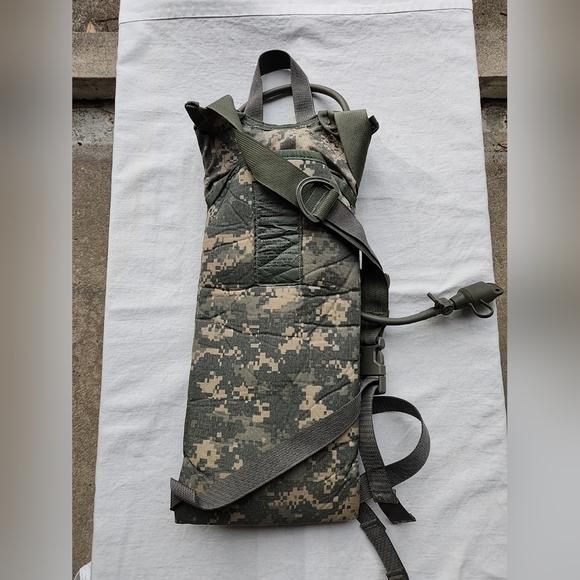 Camelbak Military Green Hydration Backpack - Picture 2 of 3